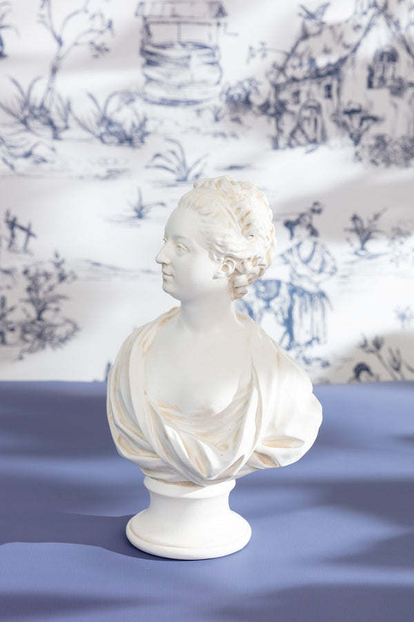Carraig Donn Ameile Bust