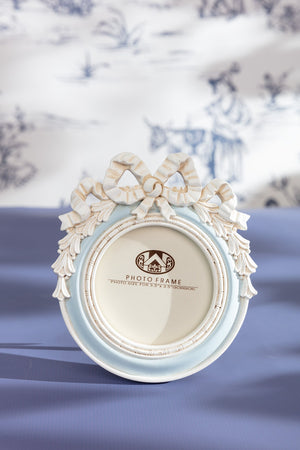 Carraig Donn Ameile Ribbon Round Frame