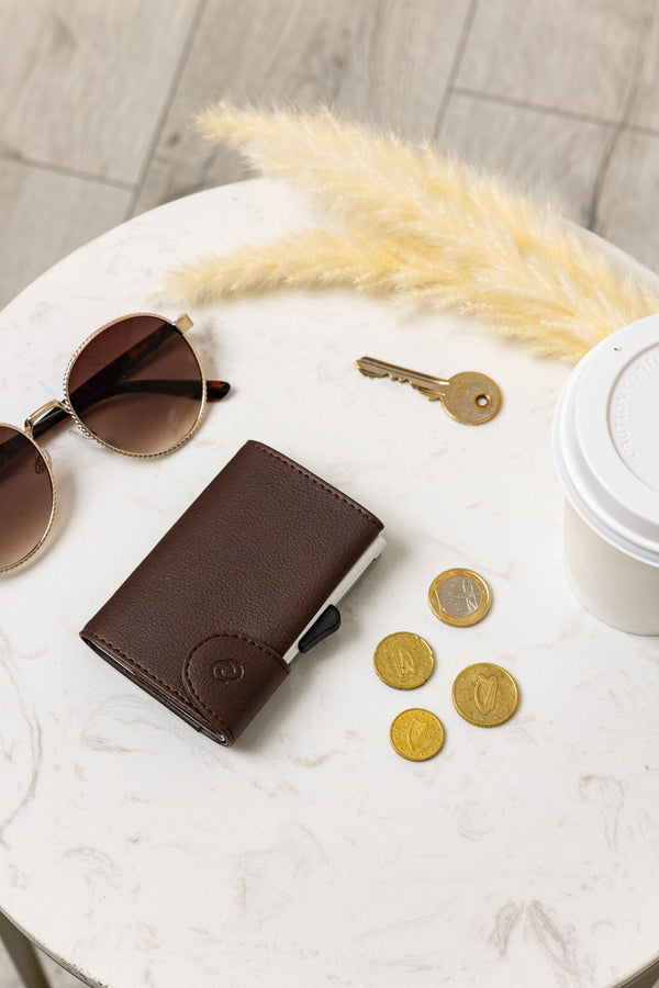 Carraig Donn Bank Cards Protector Wallet in Dark Brown