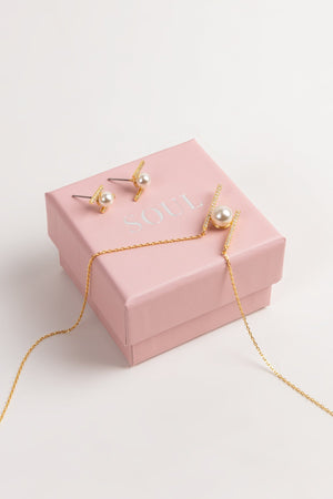 Carraig Donn Bar and Pearl Earrings in Gold