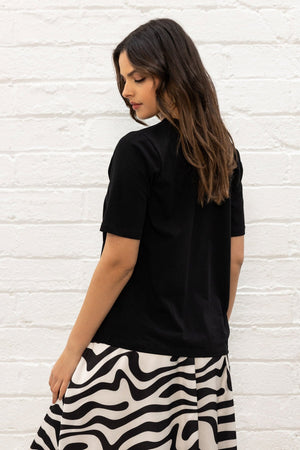 Carraig Donn Black Boyfriend T-Shirt