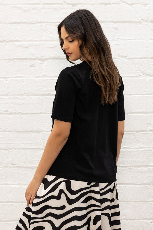 Carraig Donn Black Boyfriend T-Shirt