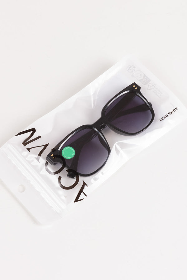 Carraig Donn Black Frame Sunglasses
