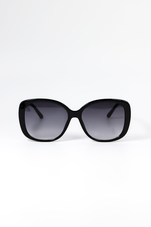 Carraig Donn Black Sunglasses with Links Detail on Arms