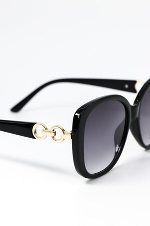 Carraig Donn Black Sunglasses with Links Detail on Arms