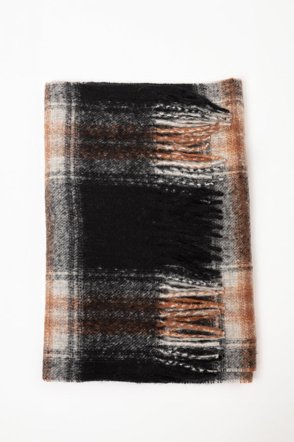 Carraig Donn Check Scarf in Black