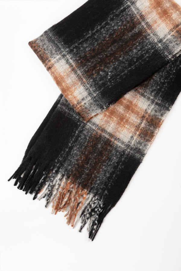 Carraig Donn Check Scarf in Black