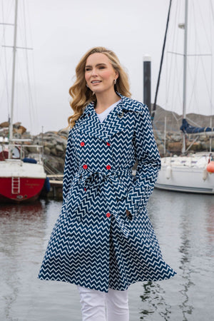 Carraig Donn Chevron Print Mac in Navy