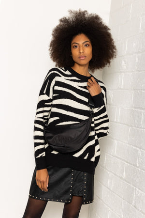 Carraig Donn Crescent Shape Crossbody in Black