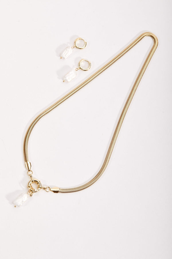 Carraig Donn Drop Pearl Hoop Earrings