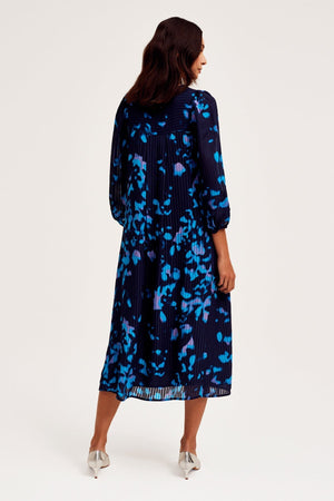 Carraig Donn Duco Pleated Midi Dress in Dark Blue