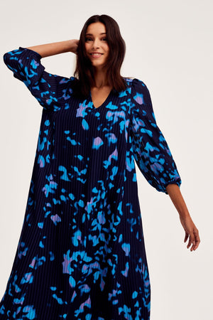 Carraig Donn Duco Pleated Midi Dress in Dark Blue