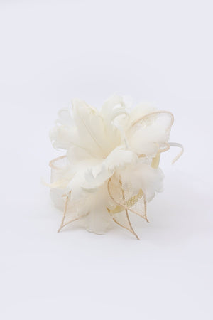Carraig Donn Feather and Flower Fascinator in Cream