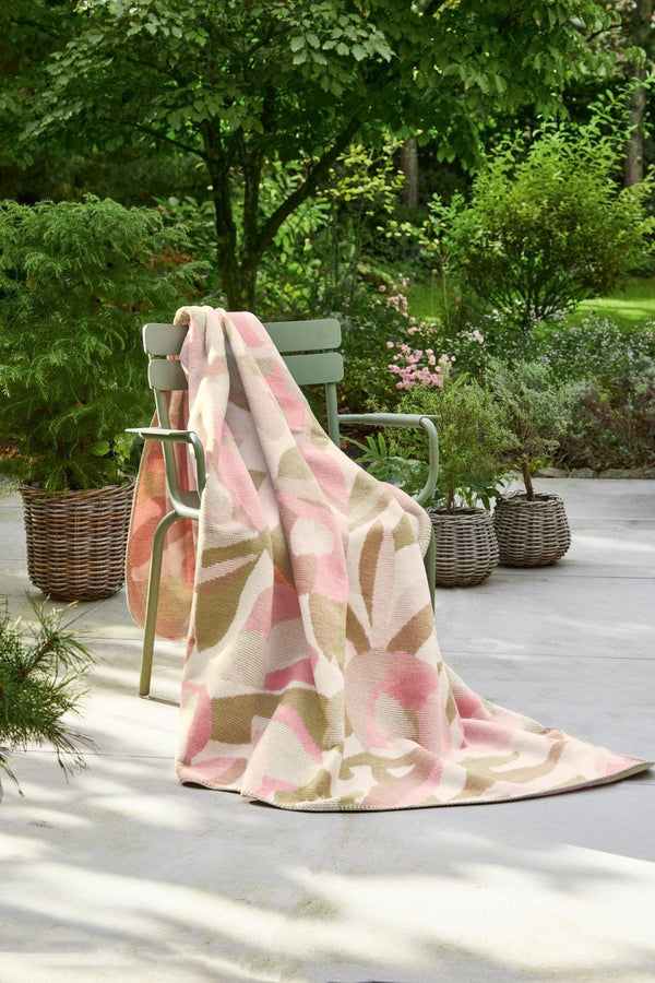 Carraig Donn Floral Secret Blanket