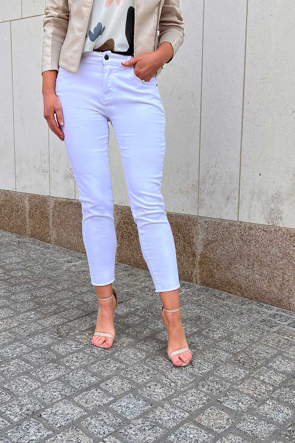 Carraig Donn Frayed Hem Jeans in White