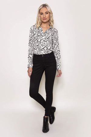 Carraig Donn High Waist Denim Jeans in Black