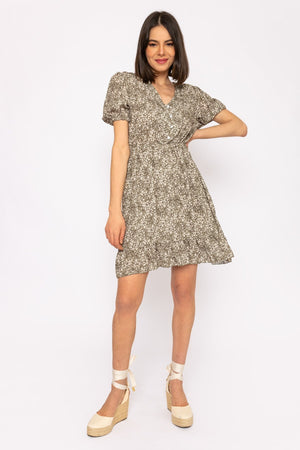 Carraig Donn Kimberley Short Dress In Khaki Floral Print