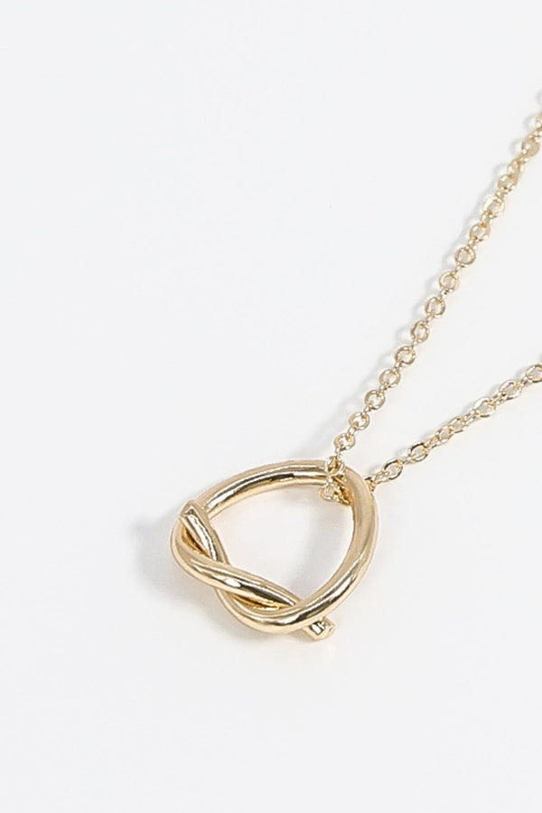 Carraig Donn Knot Pendant in Gold