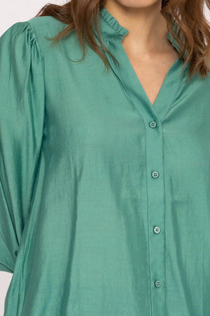 Carraig Donn Long Sleeve Spring Blouse in Green