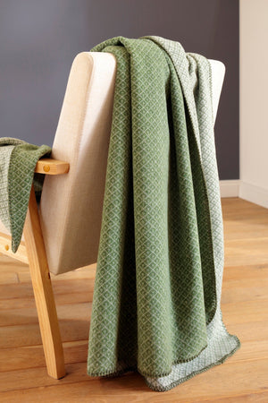 Carraig Donn Recover Tiny Diamond Throw 150x200cm in Green