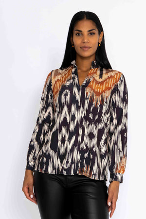 Carraig Donn Soft V-Neck Basic Top in Black