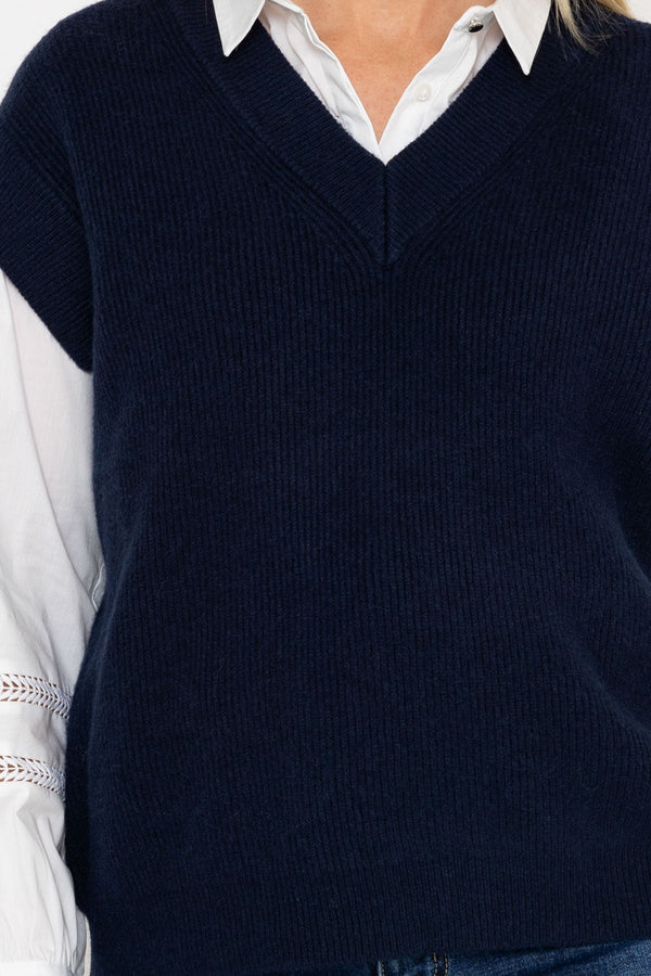 Carraig Donn Sweater Vest in Navy