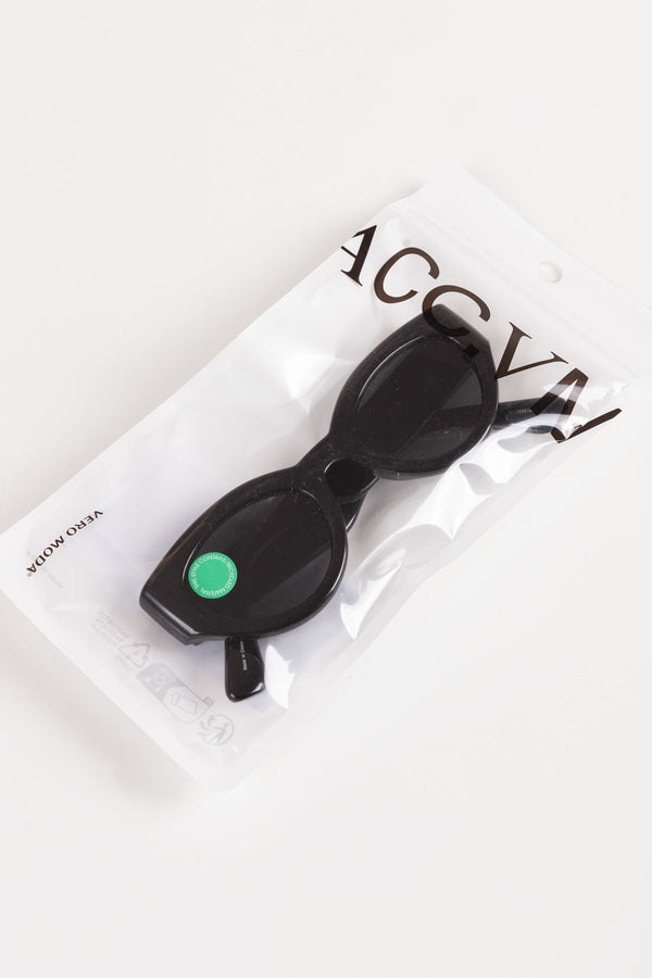 Carraig Donn Thick Black Frame Sunglasses