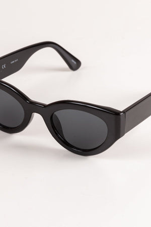 Carraig Donn Thick Black Frame Sunglasses