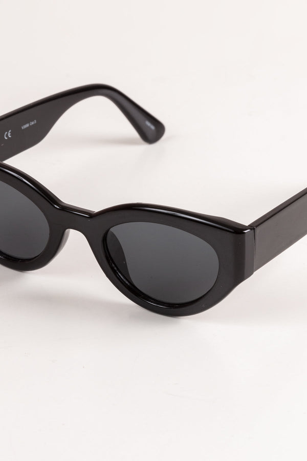 Carraig Donn Thick Black Frame Sunglasses