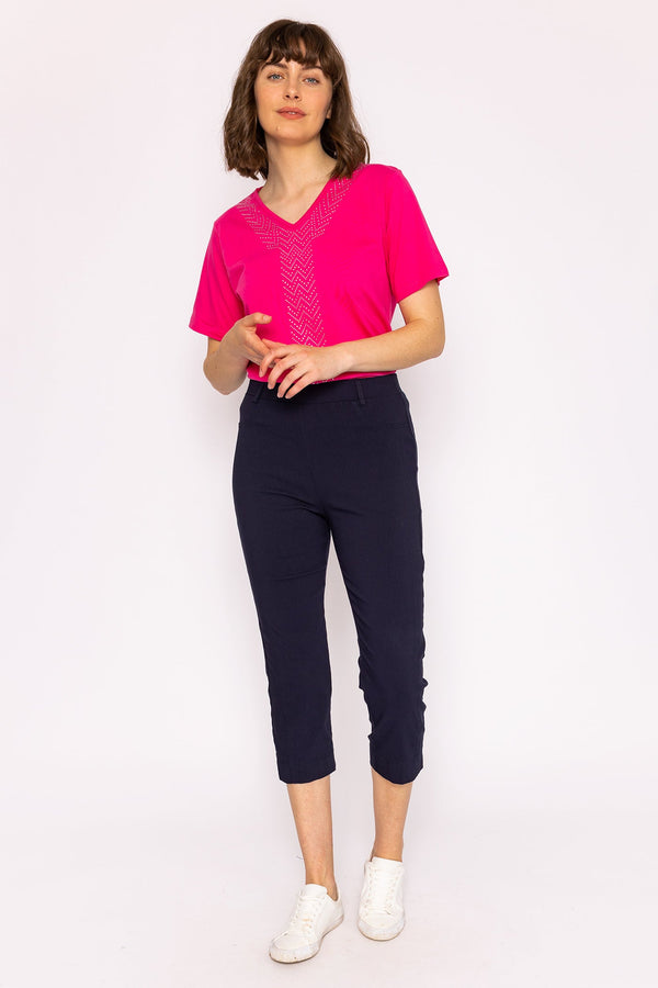 Carraig Donn V-Neck T-Shirt in Raspberry