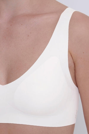 Carraig Donn Zero Feel V-Neck Bralette in White