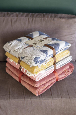 Carraig Donn Ziggy Throw 127x178cm in Navy and Grey